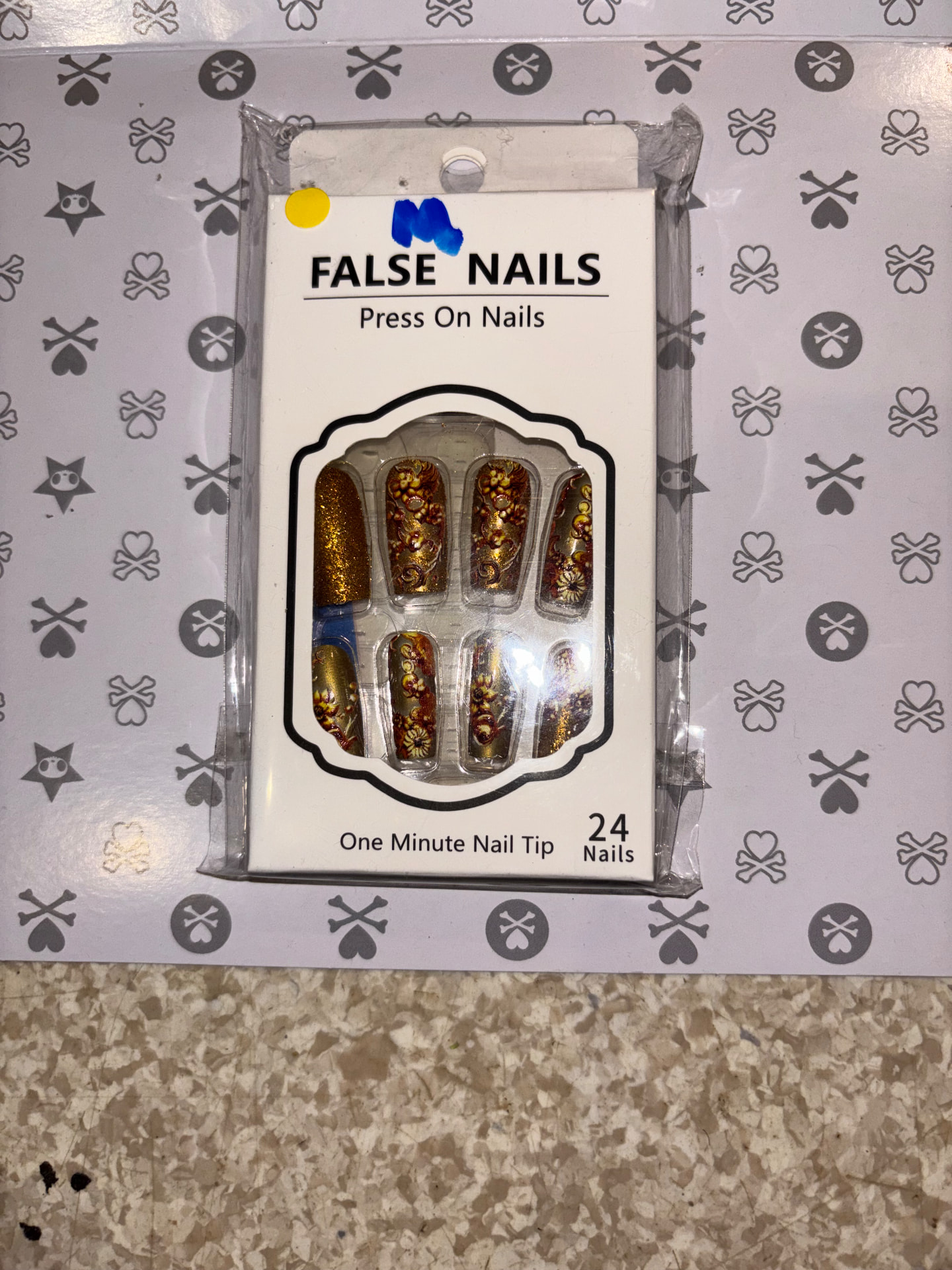 Press-on nails — 1 set